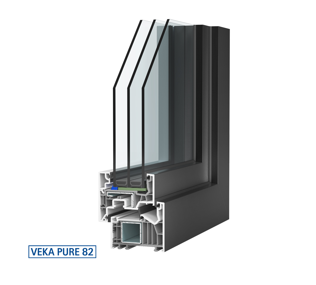 Schnittdarstellung eines VEKA-PURE-82-Fensterprofils mit Dreifachverglasung
